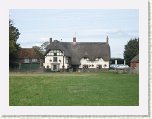 1156-Pub at Avebury Standing Stones * 800 x 600 * (68KB)